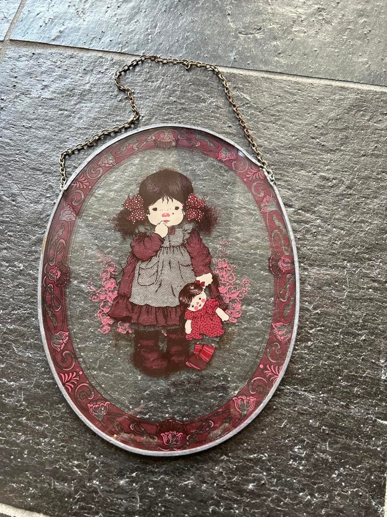 Vintage Sarah Kay - Holly Hobbie raamhanger - meisje met pop, Ophalen of Verzenden