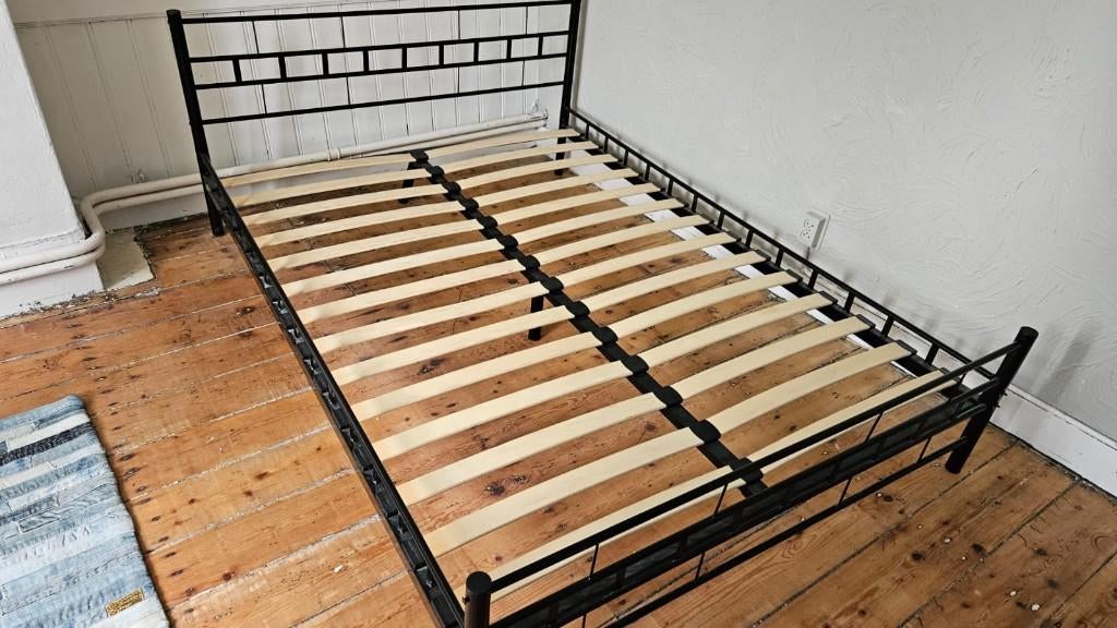 Tweepersoons bed met lattenbodem, Gebruikt, Zwart, Tweepersoons, 200 cm