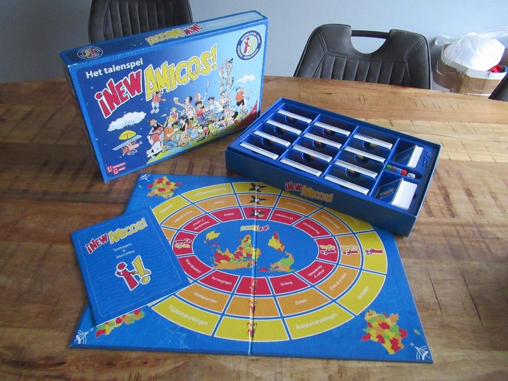 Mooi Spel New Amigos - Nederlands / Frans, Hobby en Vrije tijd, Gezelschapsspellen | Bordspellen, Ophalen of Verzenden, Nieuw