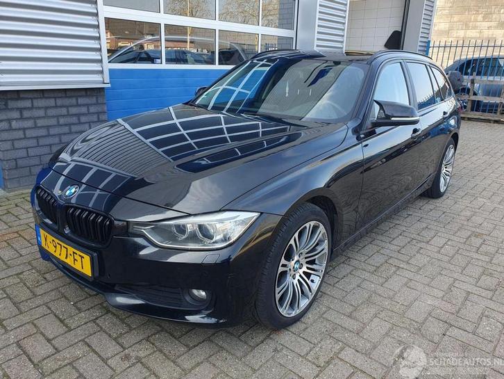 BMW 3-serie 316i Touring (bj 2013), Auto diversen, Schadeauto's, BMW, Handgeschakeld, Benzine, Stationwagon, Zwart