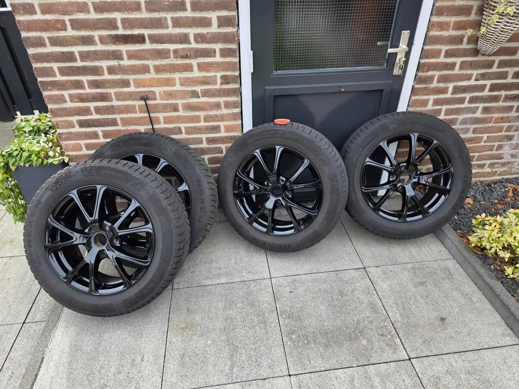 Winterbanden met zwarte velgen Inter action 225/60 R17, Banden en Velgen, 17 inch, 225 mm, Winterbanden