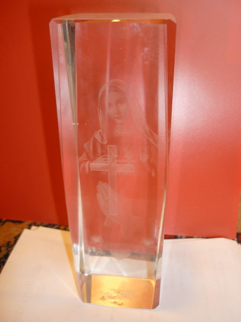 Laserblok van glas Maria met kruis in zeer goede staat, Ophalen of Verzenden