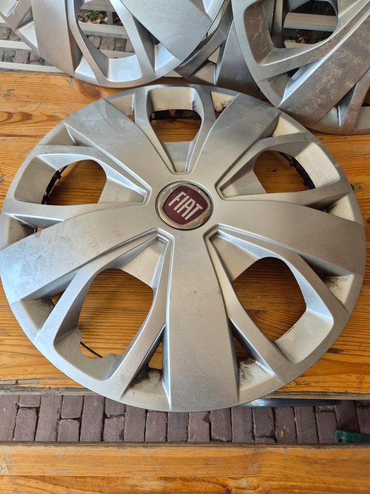 Set van 4 Fiat wieldoppen 16", Auto diversen, Wieldoppen, Gebruikt, Ophalen of Verzenden