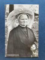 Brabants Dorpsleven - Best/Aarle vrouw met poffer, Ophalen of Verzenden, 1960 tot 1980, Ongelopen, Klederdracht