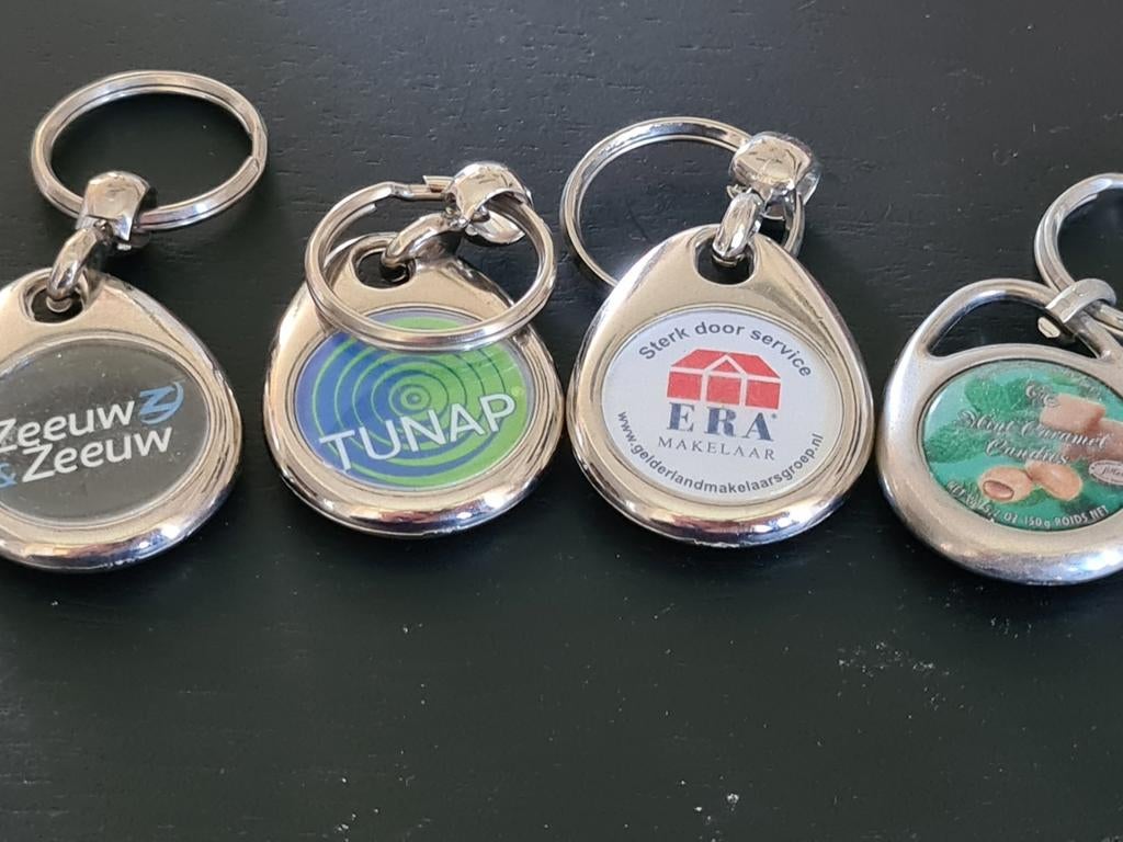 Sleutelhangers met muntje - Diverse reclame, Ophalen of Verzenden