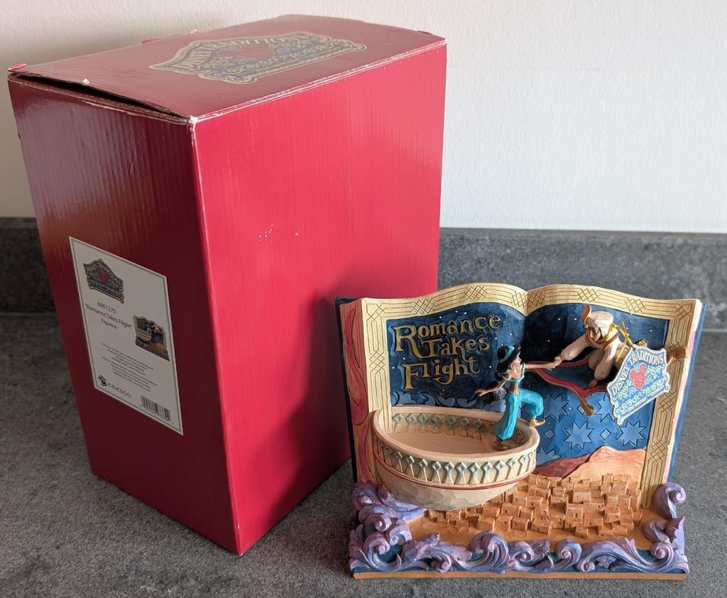 Disney traditions storybook Romance takes Flight Aladdin, Ophalen of Verzenden, Overige figuren, Zo goed als nieuw, Beeldje of Figuurtje