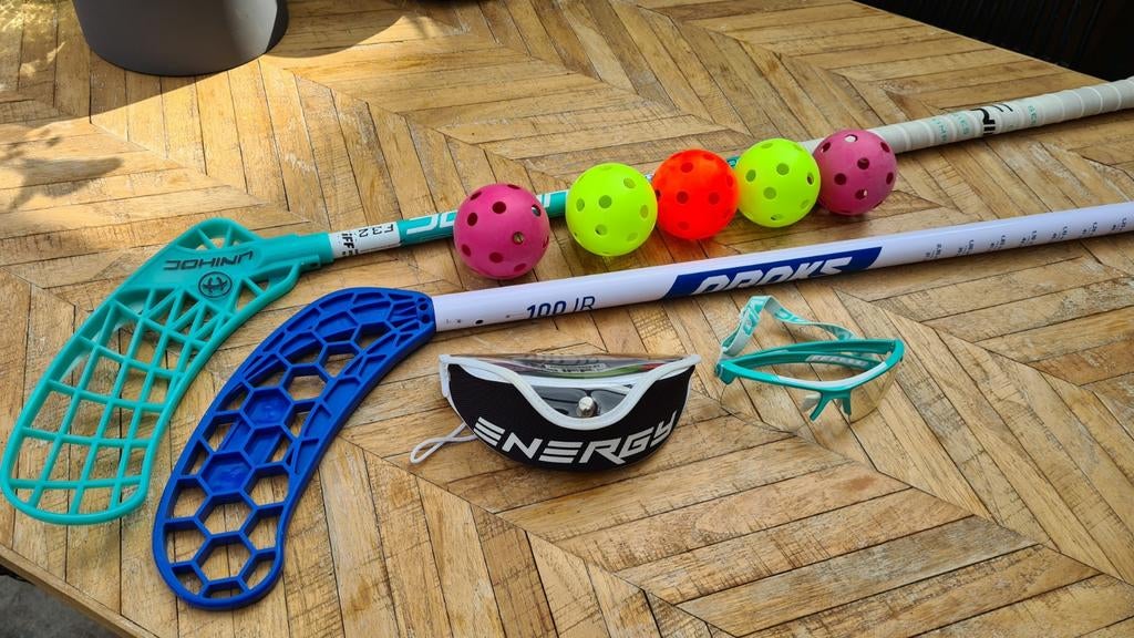 Junior Floorball stick merk Zonefloorball met ballen en bril, Ophalen, Gebruikt