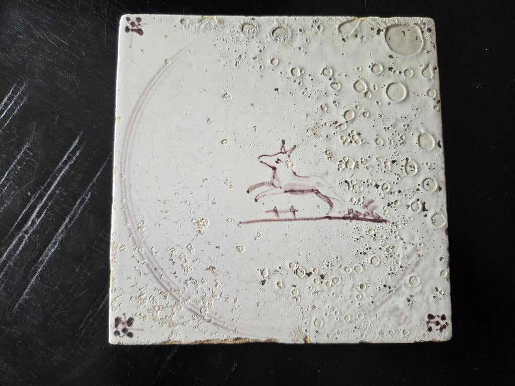 Antieke mangaan wandtegel met dier, Ophalen of Verzenden