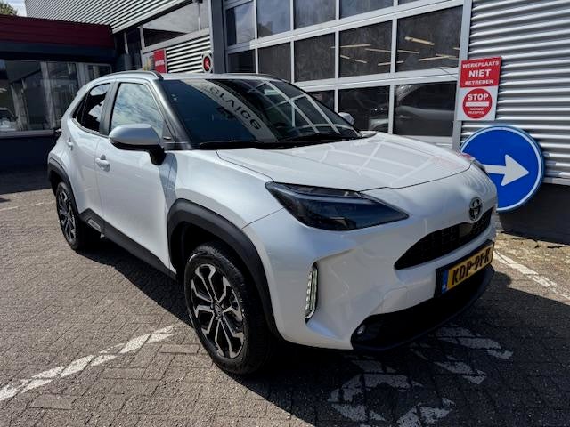 Toyota Yaris Cross 1.5 VVT-I Hybrid 130pk Dynamic Winterpack, Auto's, Toyota, Gebruikt, Stoelverwarming, Wit, 1490 cc