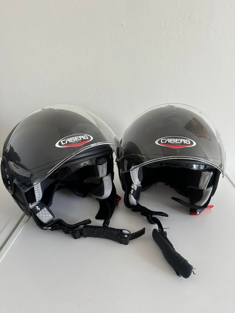 Twee Caberg helmen (maat S) met Sena SMH10R intercom, Ophalen of Verzenden, Zo goed als nieuw