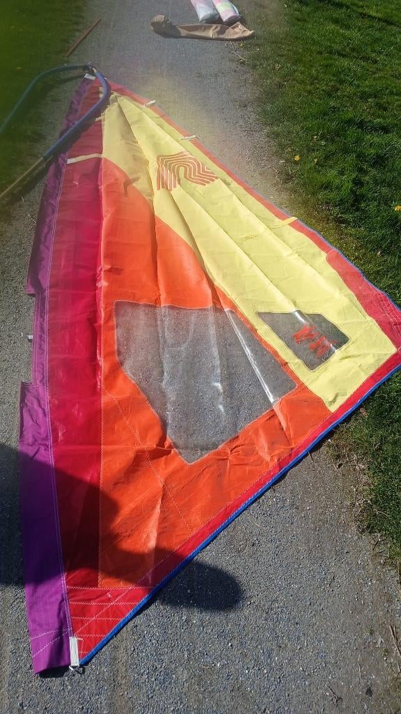 Sufplank zeilen, giek en mast, Ophalen, Zo goed als nieuw, Zeil, 5 tot 7 m²