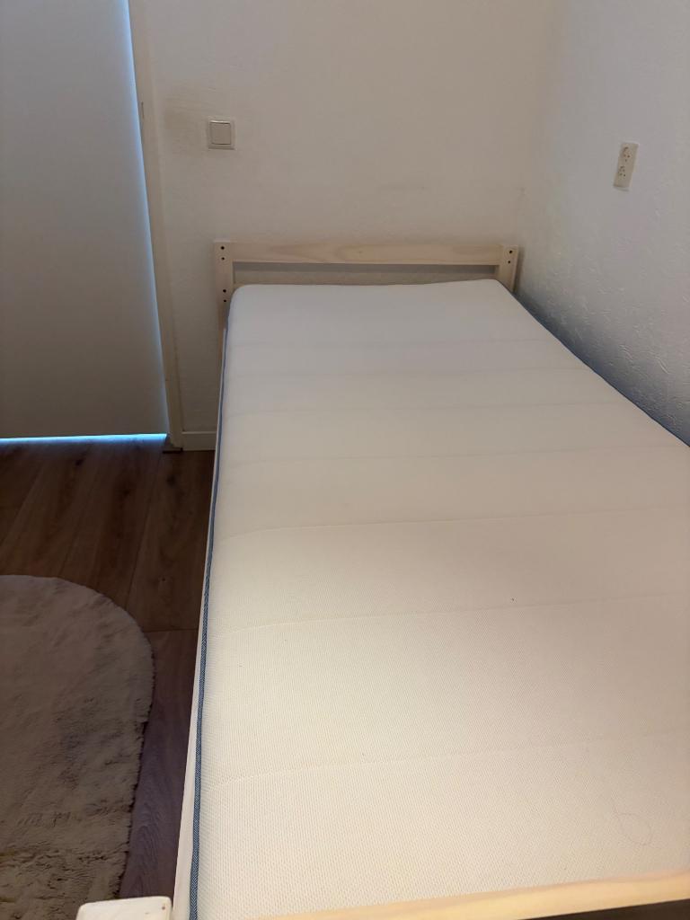 1 persoonsbed met matras en lattenbodem, Huis en Inrichting, Slaapkamer | Bedden, Ophalen, Gebruikt, 90 cm, Eenpersoons
