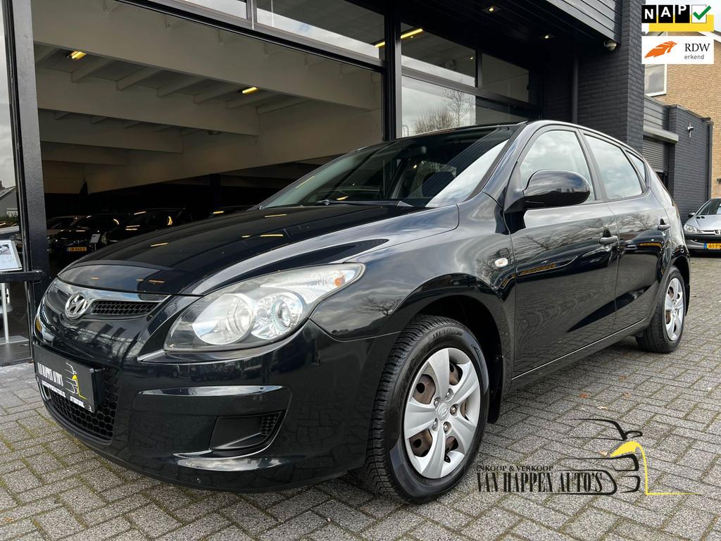Hyundai I30 1.4i Active Cool / apk 3-2027, Voorwielaandrijving, Gebruikt, 1396 cc, Zwart