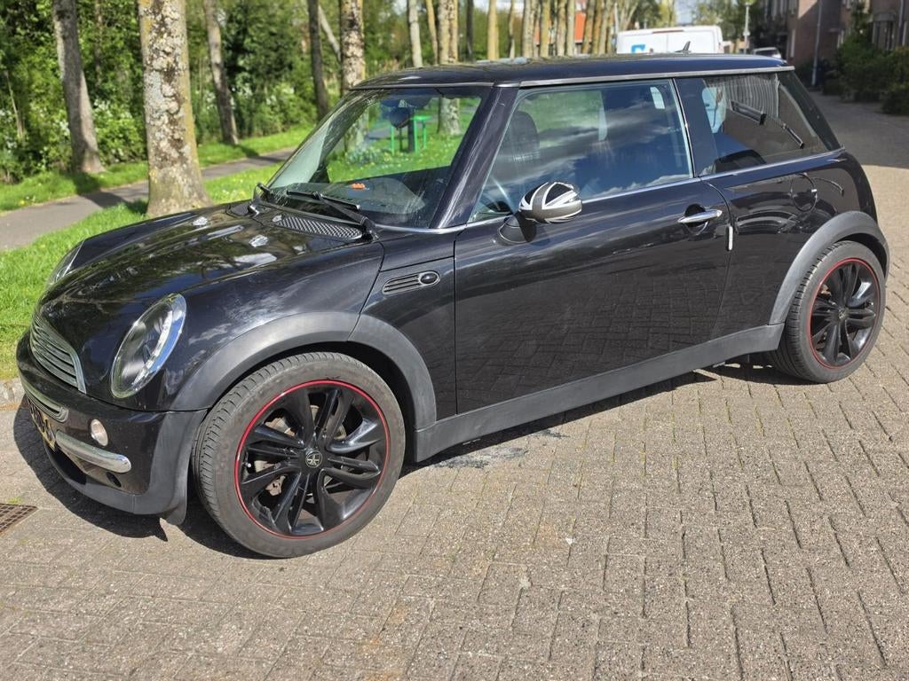 Mini 1.6 16V Cooper 2004 Zwart, Auto's, Mini, Voorwielaandrijving, 15 km/l, 4 cilinders, 4 stoelen