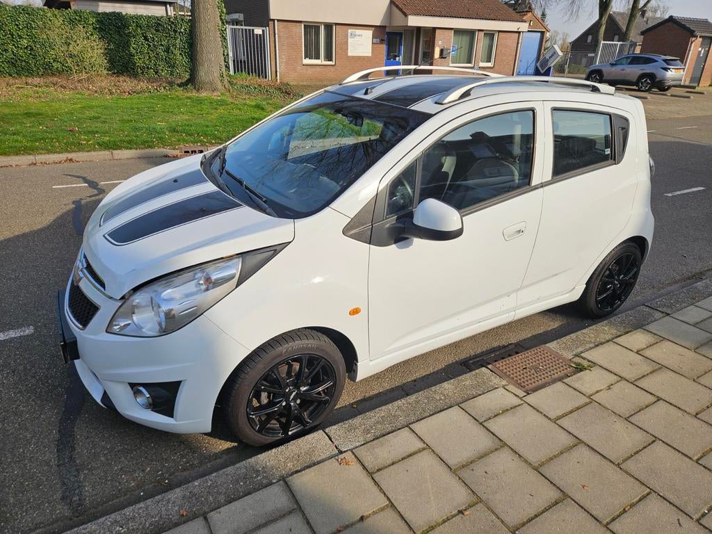 Chevrolet Spark 1.0 Bifuel 2011 Wit, Auto's, 15 km/l, 37 €/maand, 4 cilinders, Wit