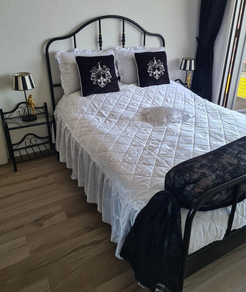 Zwart bed 140 x 200, Ophalen, Zwart, 140 cm, 200 cm