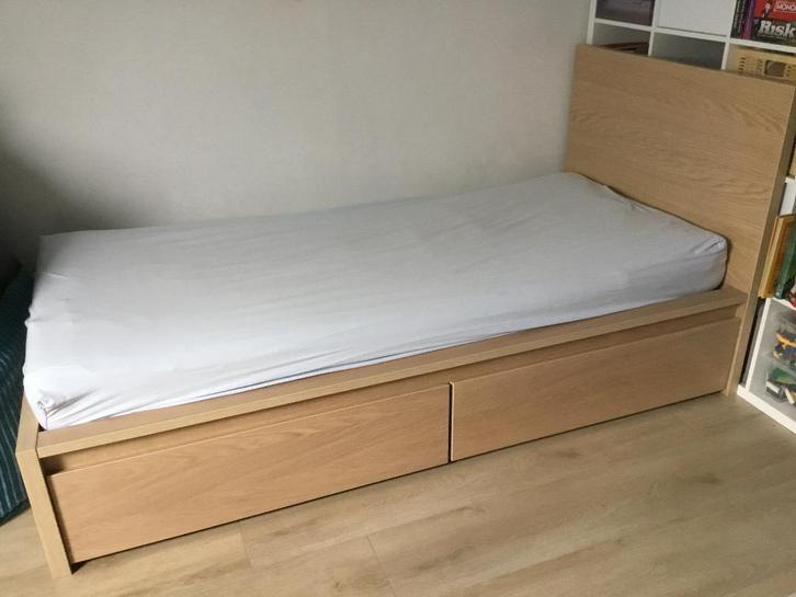 IKEA bed, Huis en Inrichting, Slaapkamer | Bedden, Zo goed als nieuw, Eenpersoons, 90 cm, 200 cm, Hout, Beige, Ophalen