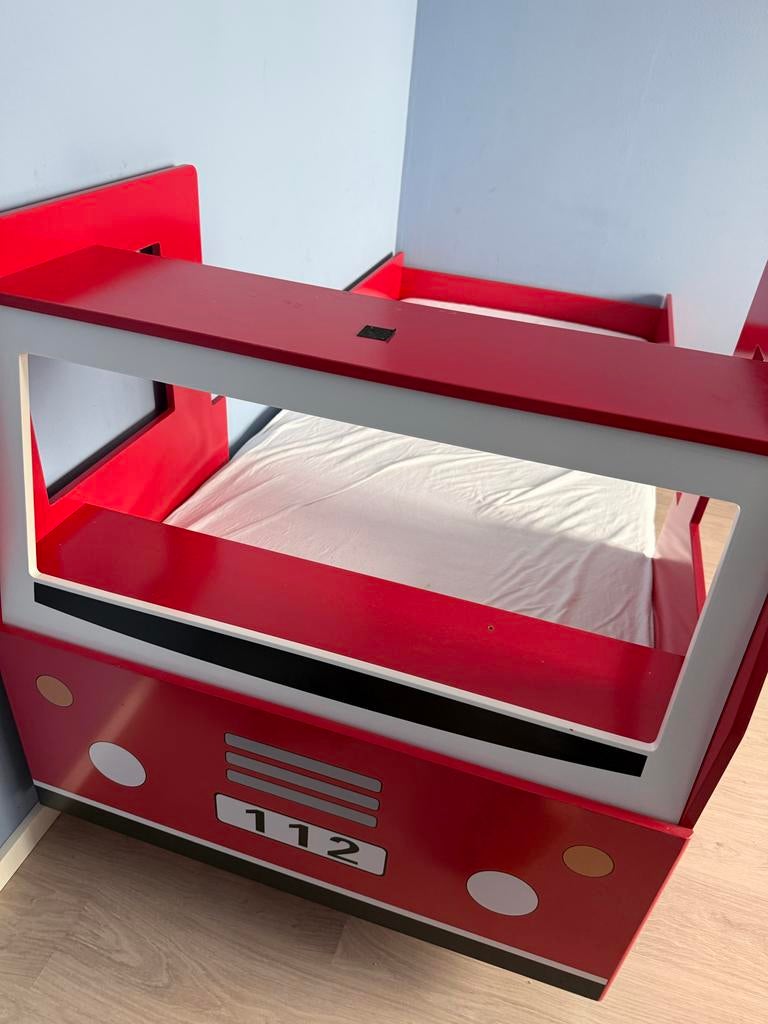 Brandweerauto kinderbed in goede staat, Ophalen, Gebruikt, 70 tot 85 cm, Matras