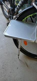 Compacte campingtafel met grondpin - Ideaal voor onderweg, Caravans en Kamperen, Ophalen of Verzenden, Zo goed als nieuw