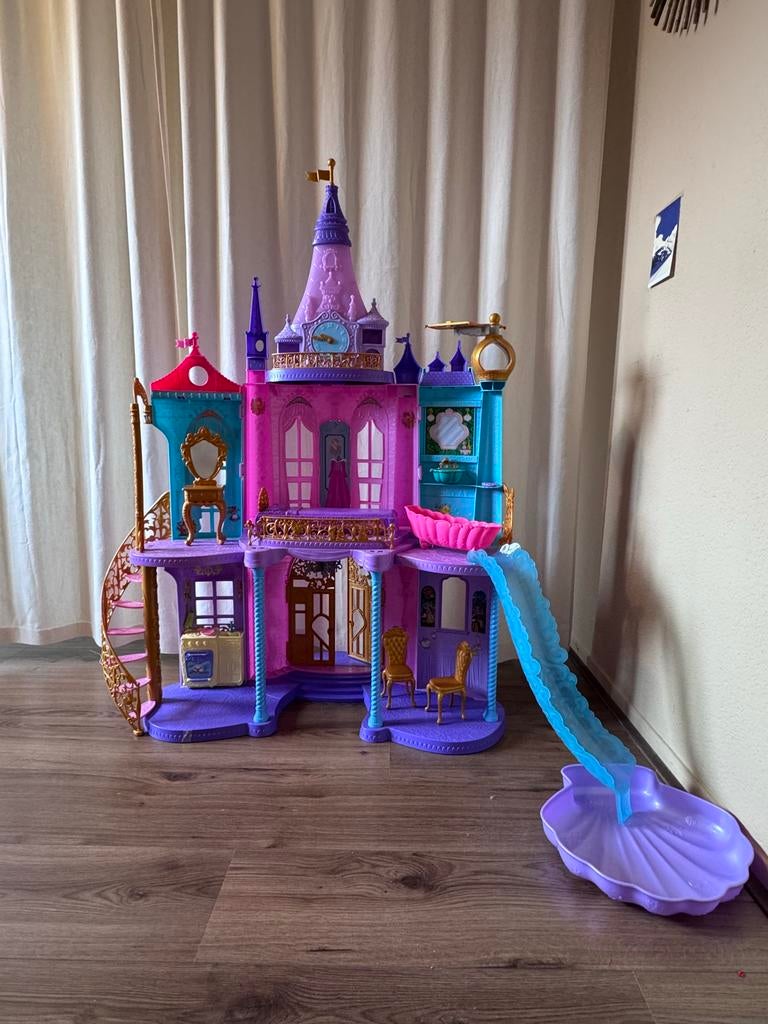 Barbie kasteel - Disney Prinses Magische Avonturen Kasteel, Kinderen en Baby's, Speelgoed | Poppenhuizen, Ophalen, Gebruikt, Poppenhuis