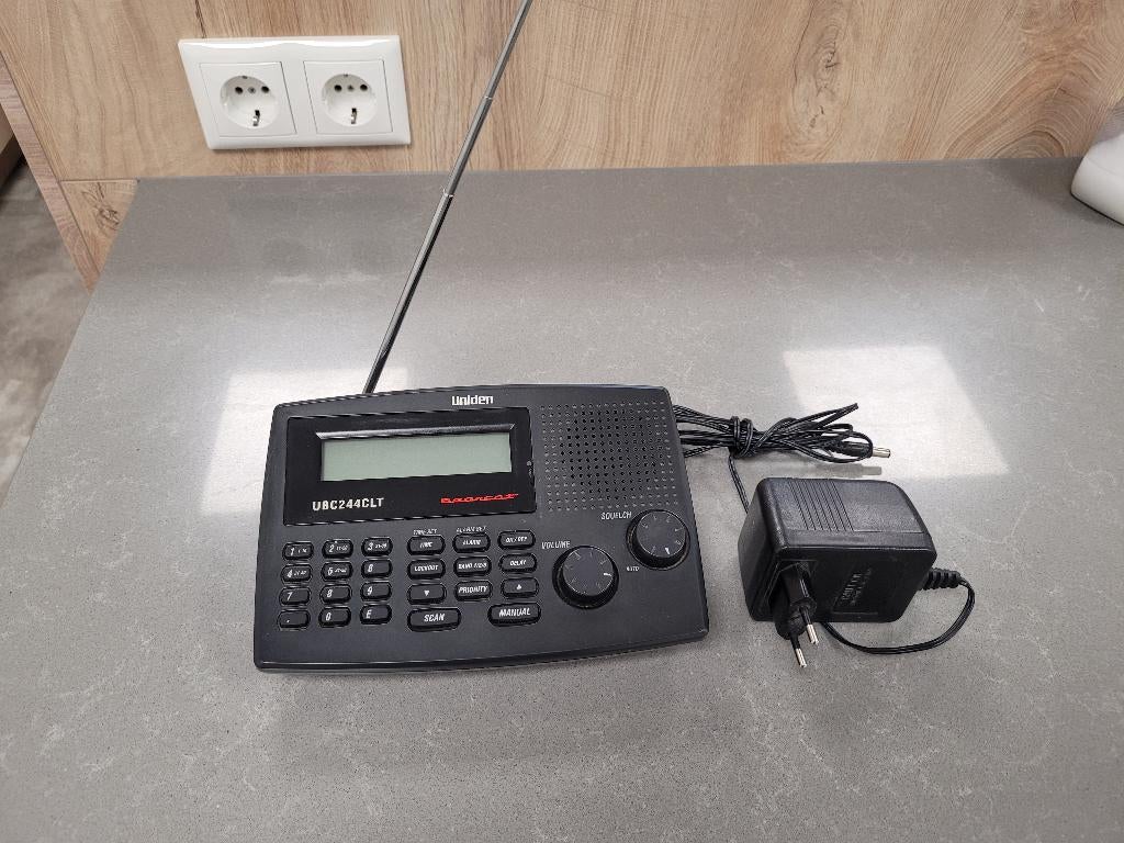 Uniden Bearcat 244CLT, Ophalen of Verzenden, Gebruikt, 30 tot 200 kanalen
