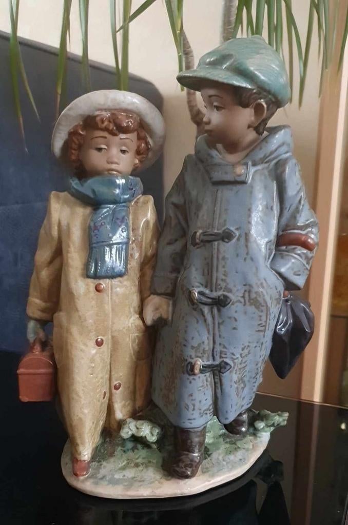 Lladro Lieve Beeld " Samen naar school "., Ophalen of Verzenden