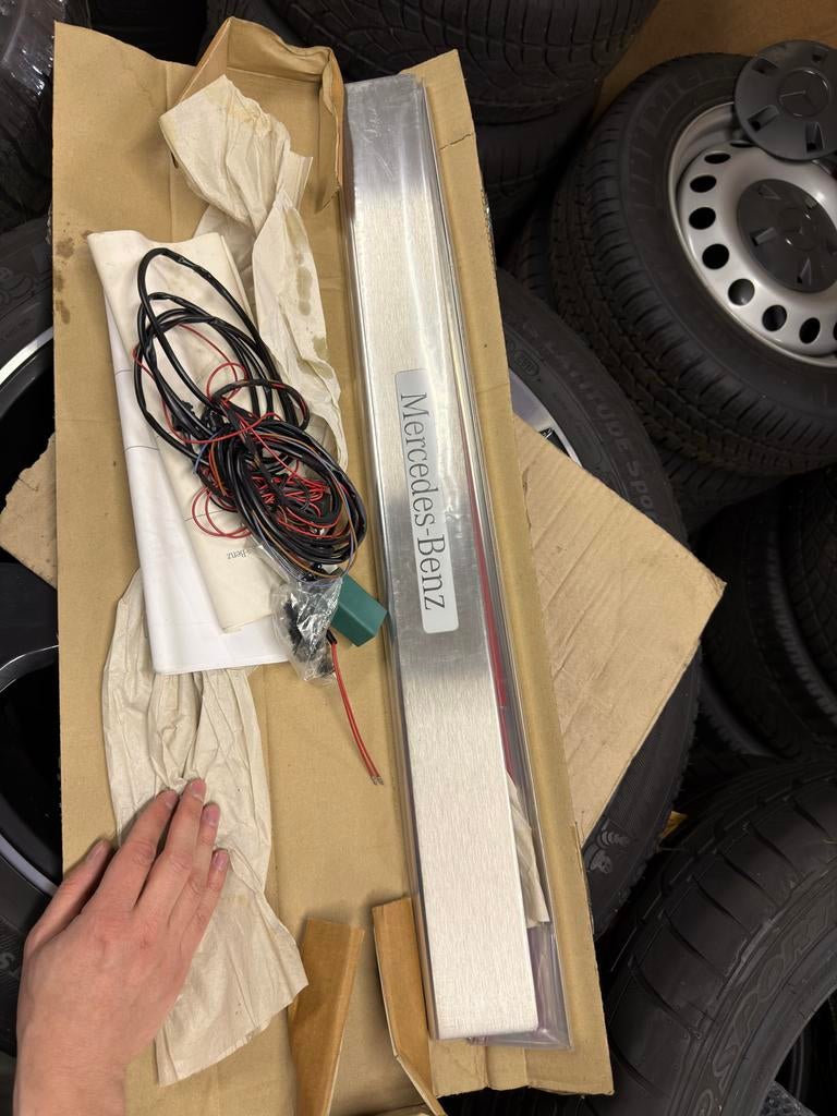 Mercedes CL C215 instaplijsten met verlichting (nieuw), Auto diversen, Ophalen of Verzenden