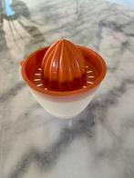 Compacte citruspers van Tupperware - Oranje/Wit, Huis en Inrichting, Ophalen of Verzenden, Gebruikt, Oranje, Overige typen