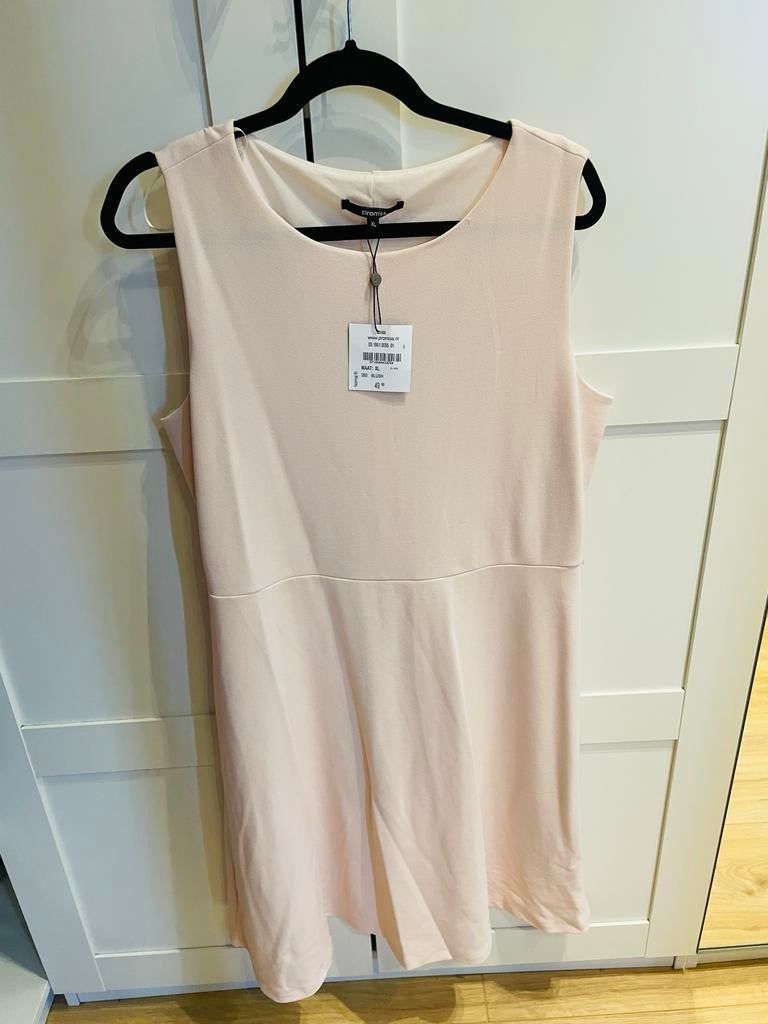 Nieuwe poederroze jurk maat XL, Kleding | Dames, Jurken, Ophalen of Verzenden, Nieuw, Maat 46/48 (XL) of groter, Roze