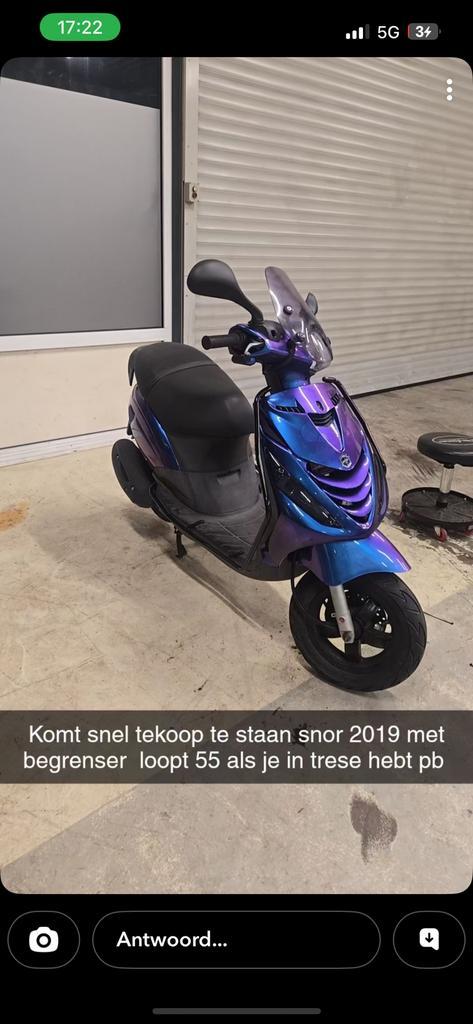 Zip piaggo met lichte beschadiging, Fietsen en Brommers, Scooters | Piaggio, Zo goed als nieuw, Zip, Benzine, Ophalen of Verzenden