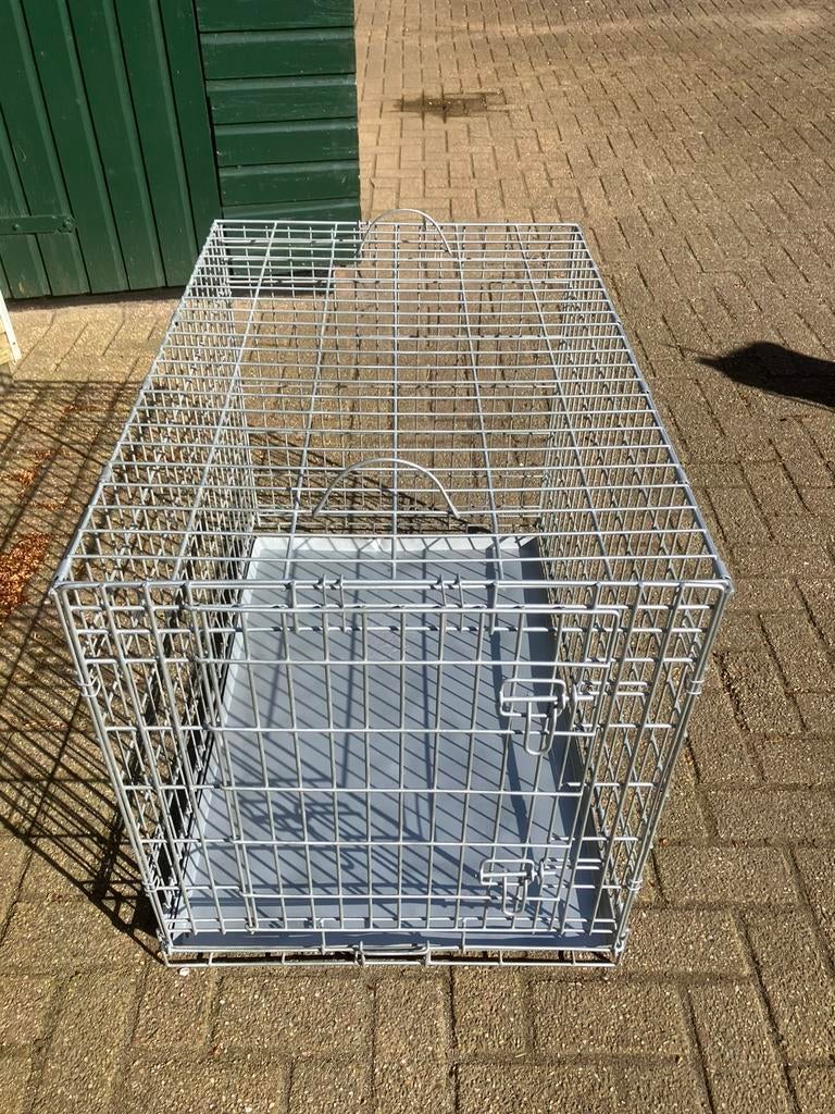 Grote hondenbench hij is 90cm lang en 60cm breed ,70cm hoog., Ophalen, Gebruikt