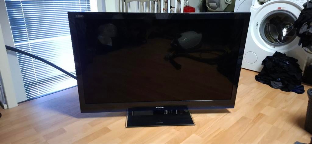 Sharp 46 inch LCD kleurentelevisie, Ophalen, LCD, Zo goed als nieuw, 100 Hz