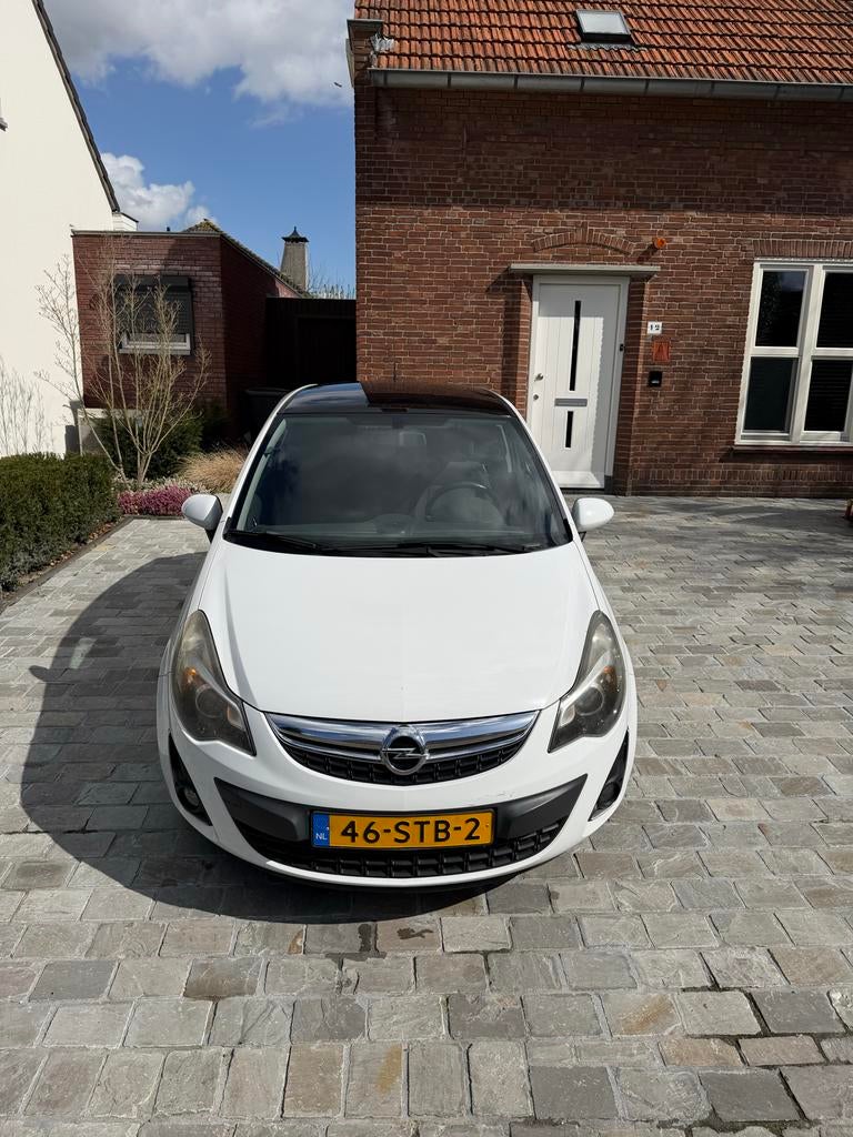 Opel Corsa 1.4 16V 3D 2011 Wit, Auto's, Voorwielaandrijving, 40 €/maand, 1398 cc, 100 pk