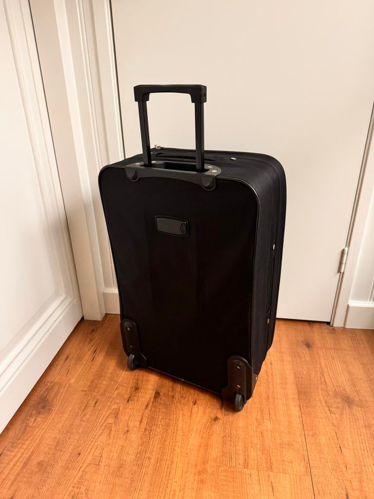 Zwarte HEMA Koffer met Wieltjes en Uitschuifbare Handgreep, 60 tot 70 cm, Gebruikt, Ophalen of Verzenden, Zacht kunststof