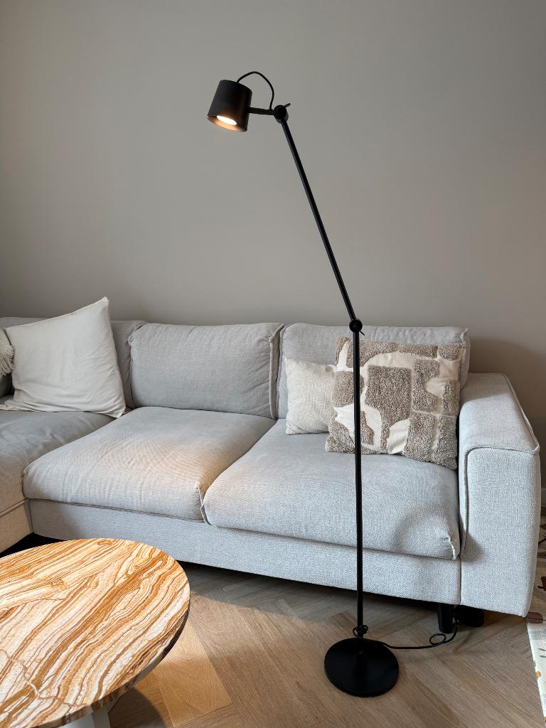 Vloerlamp zwart metaal, Huis en Inrichting, Lampen | Vloerlampen, Ophalen, Zo goed als nieuw, Metaal, 150 tot 200 cm