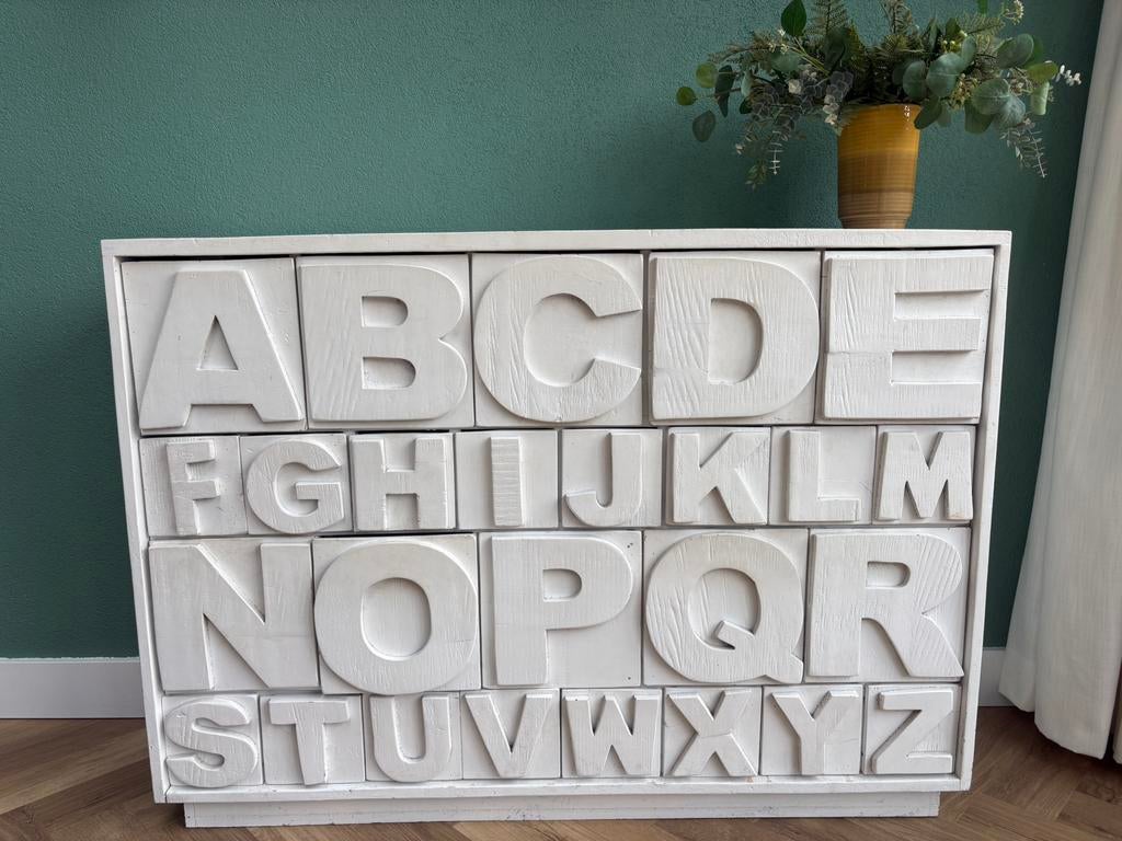 Unieke houten alfabet kast/ speelgoedkast/ ladekast kinderen, Ophalen, 5 laden of meer, 50 tot 100 cm, Zo goed als nieuw