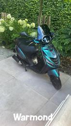 Zip 50 cc 2016, Fietsen en Brommers, Ophalen, Zo goed als nieuw, Benzine, Zip