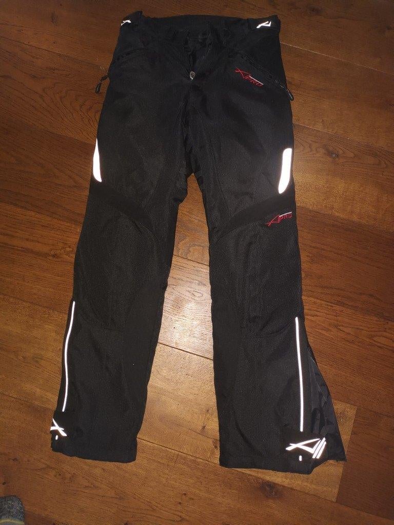 Motorbroek. Textiel . Kleine maat (28)., Overige merken, Kinderen, Ophalen of Verzenden, Broek | textiel