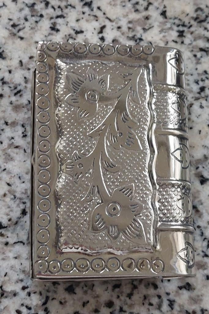 Brocante.Verzilverd doosje .Zie omschrijving., Verzamelen, Rookartikelen, Aanstekers en Luciferdoosjes, Ophalen of Verzenden, Gebruikt