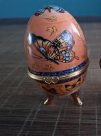 Oranje porseleinen ei met vlinders, Antiek en Kunst, Verzenden