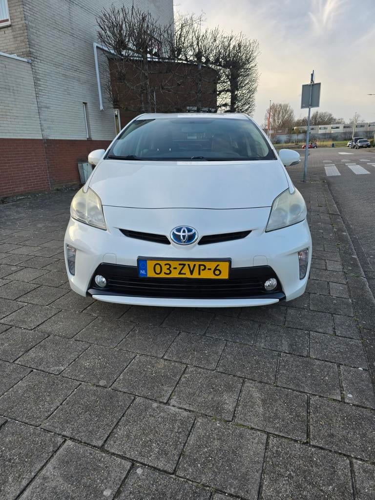 Toyota Prius 1.8 Full Hybrid 136PK Aut 2013 Wit, Auto's, Toyota, 1340 kg, 4 cilinders, Wit, 26 km/l