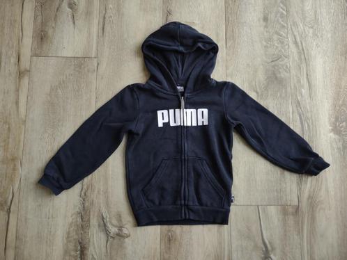 Prachtig zwart vest met capuchon en rits van Puma, maat 104., Kinderen en Baby's, Kinderkleding | Maat 104, Zo goed als nieuw