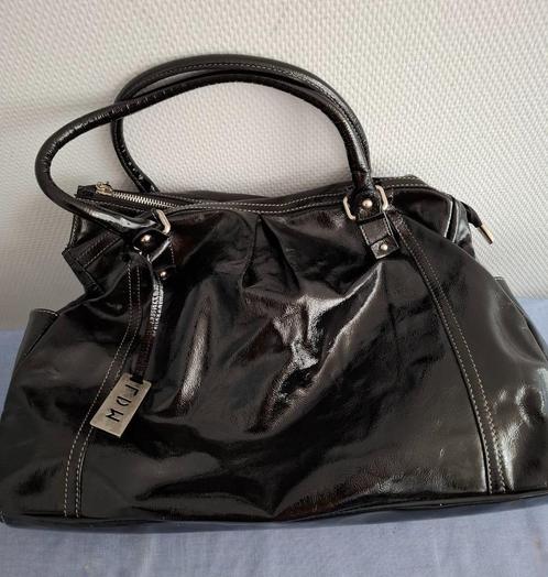 Prachtige stoere laklederen tas, Laura di Maggio, Sieraden, Tassen en Uiterlijk, Tassen | Damestassen, Gebruikt, Handtas, Zwart