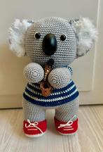 Gehaakte Koala Kayden met saxofoon, Ophalen of Verzenden, Nieuw, Haken, Overige typen