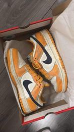 Nike Dunk Low "Wear and Tear", Ophalen of Verzenden, Gedragen, Overige kleuren, Sneakers of Gympen