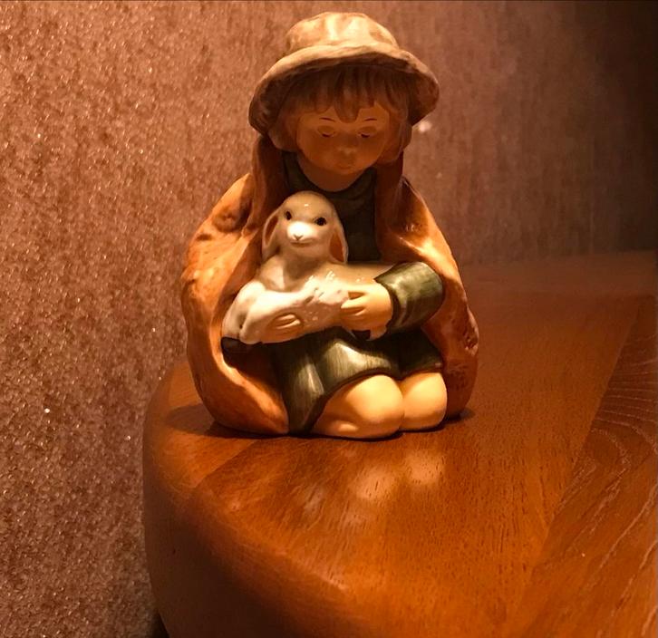 Goebel Kerst Beeldje - Herder met Lam, Verzamelen, Beelden en Beeldjes, Zo goed als nieuw, Mens, Ophalen of Verzenden