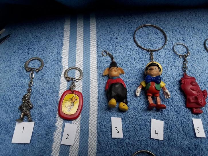 33 st OUDE  FIGUREN     SLEUTELHANGERS   jr '60, Verzamelen, Sleutelhangers, Zo goed als nieuw, Knuffel of Figuurtje, Ophalen of Verzenden