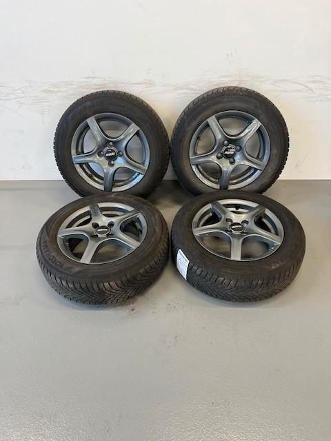 Winterset Kia Stonic 4x100 Yokohama 185/65/15 SET 106, Auto-onderdelen, Banden en Velgen, Velg(en), Zomerbanden, 15 inch, 185 mm