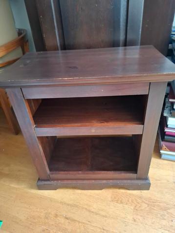 Mahonie TV Kastje beschikbaar voor biedingen