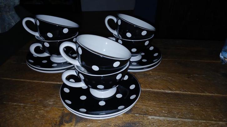polka dots kommen met schotels, Huis en Inrichting, Keuken | Servies, Zo goed als nieuw, Kom(men), Overige stijlen, Porselein